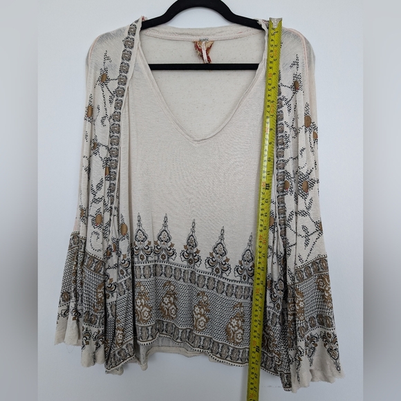 Free People Linen Lyocell Blend Medallion Printed Top Bell Sleeve Sz M Boho - Picture 15 of 16
